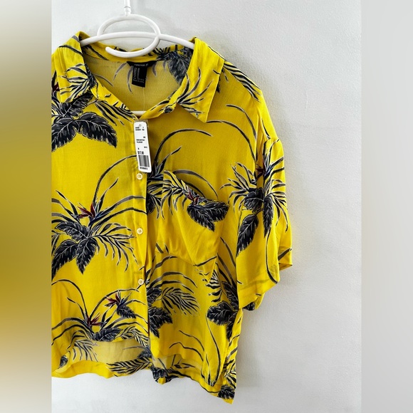 Cropped Hawaiian Button Down Shirt Yellow Women’s Plant Print NWT Medium - Picture 6 of 11